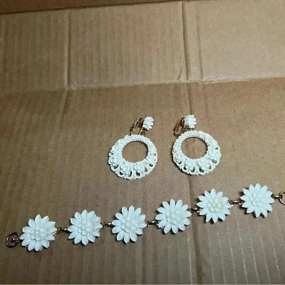 Vintage Boho Bracelet & Clip-on Earring Set-Excellent Condition. - Picture 9 of 9